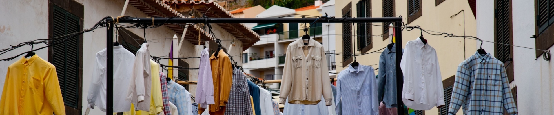 Linge séchant dans les rues de Funchal